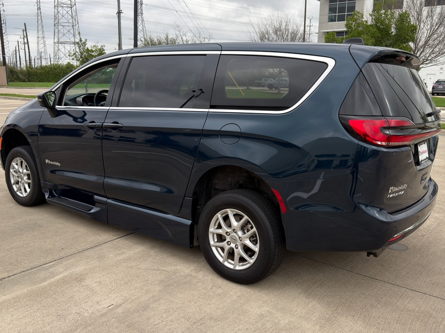 Used 2023 Chrysler Pacifica Touring L Plus - BraunAbility Side Entry Entry In Floor Automatic Ramp