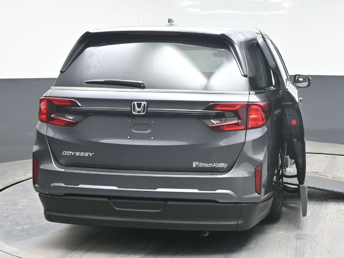 Grey Honda Odyssey image number 6