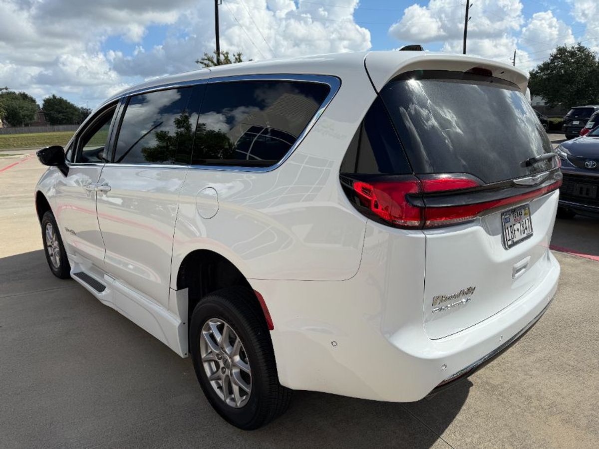 2025 CHRYSLER PACIFICA - Image 5