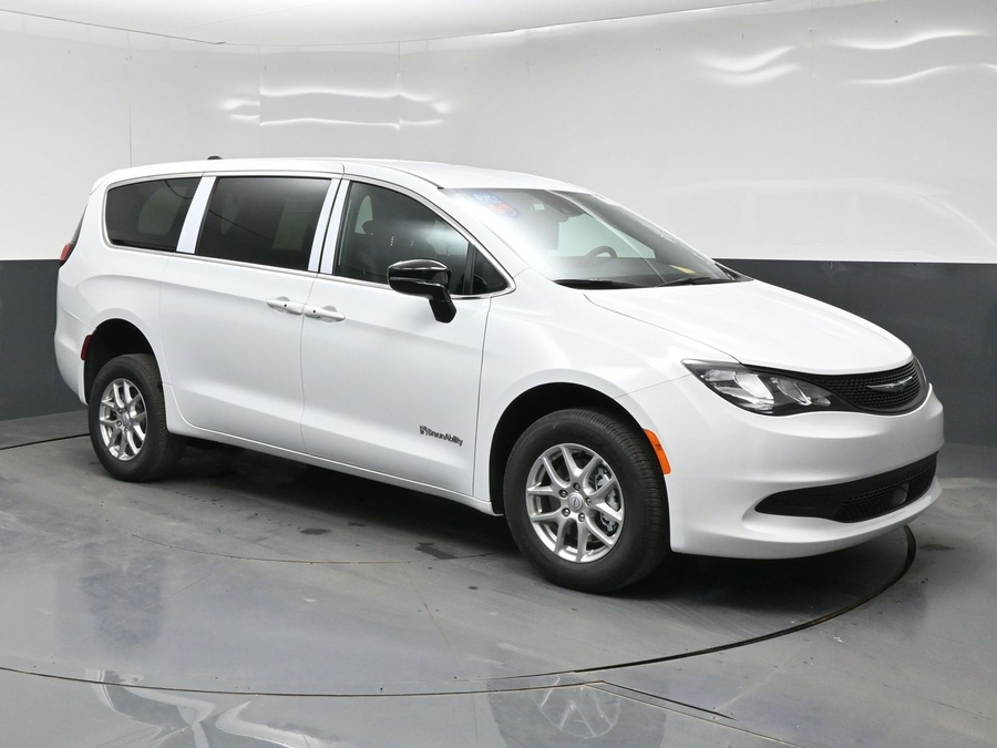 New 2026 Chrysler Voyager LX - BraunAbility Rear Entry Fold Out Manual Ramp
