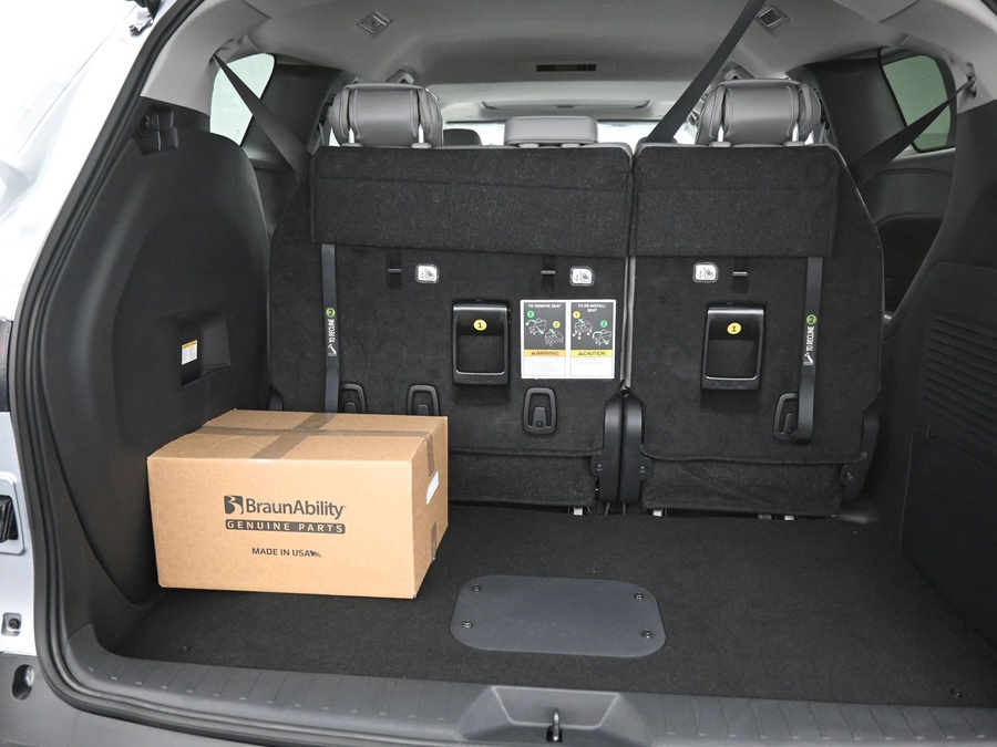New 2025 Toyota Sienna Hybrid XLE Plus - BraunAbility Side Entry Entry Fold Out Automatic Ramp