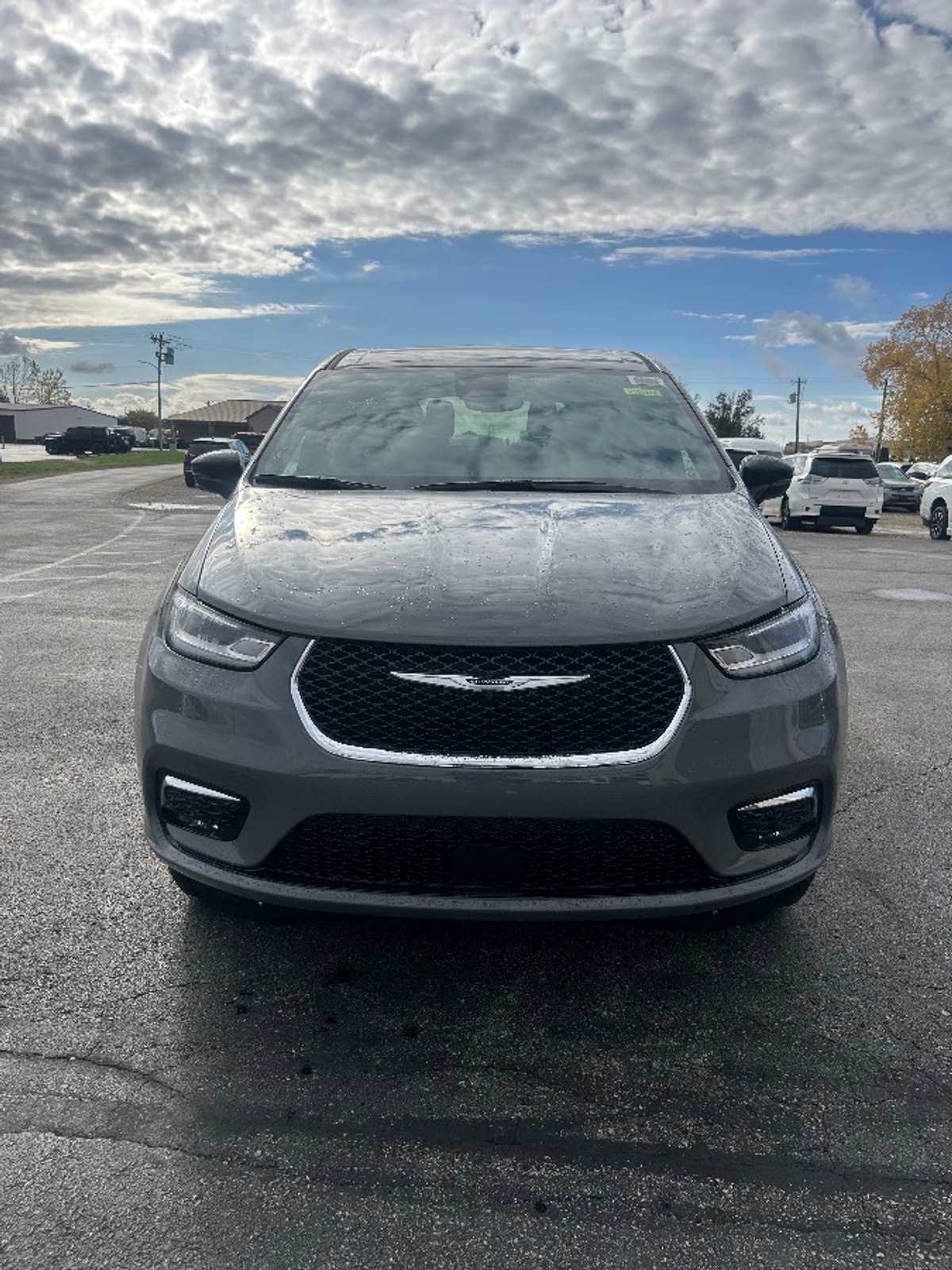 Grey Chrysler Pacifica image number 1