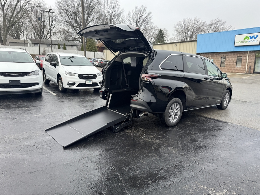 2025 TOYOTA SIENNA - Image 16