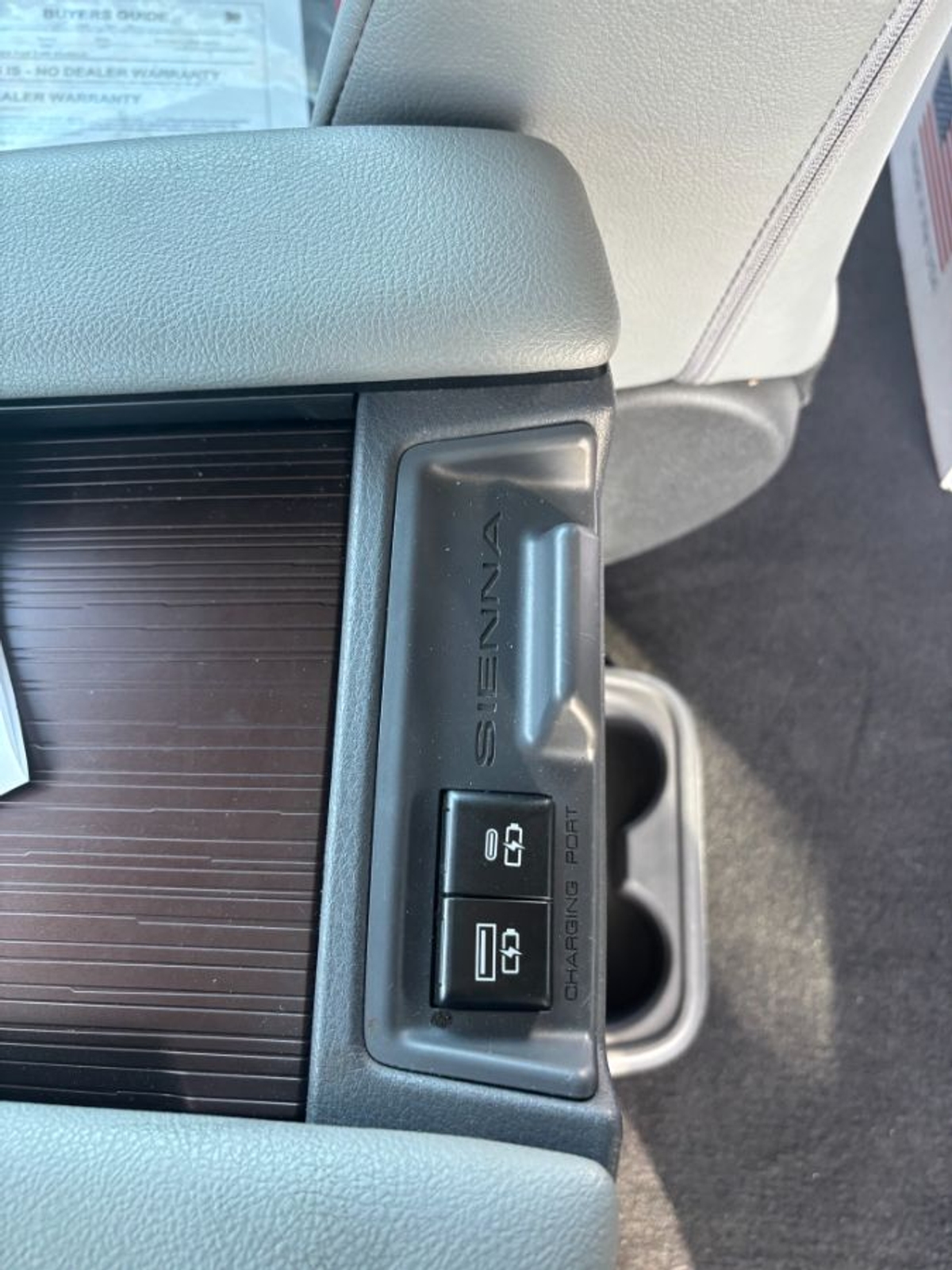 Black Toyota Sienna image number 14