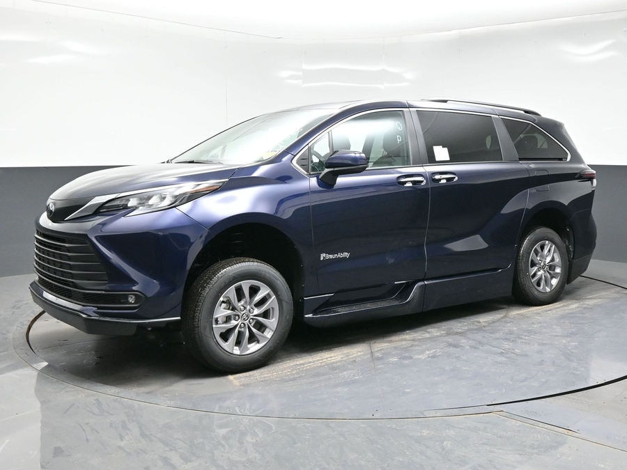 New 2026 Toyota Sienna Hybrid XLE Add - BraunAbility Side Entry Entry In Floor Automatic Ramp
