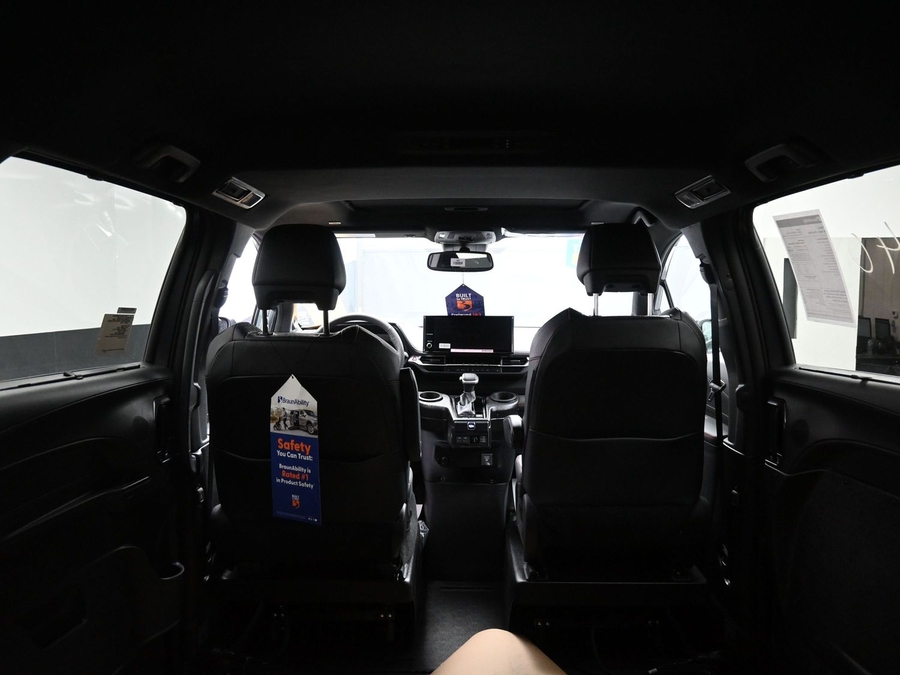 New 2025 Toyota Sienna Hybrid XSE Sport - BraunAbility Side Entry Entry In Floor Automatic Ramp