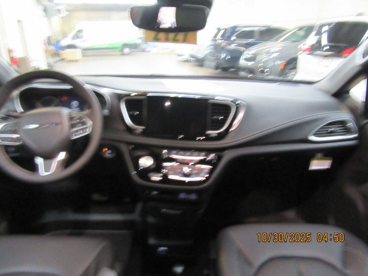 2025 CHRYSLER PACIFICA - Image 3