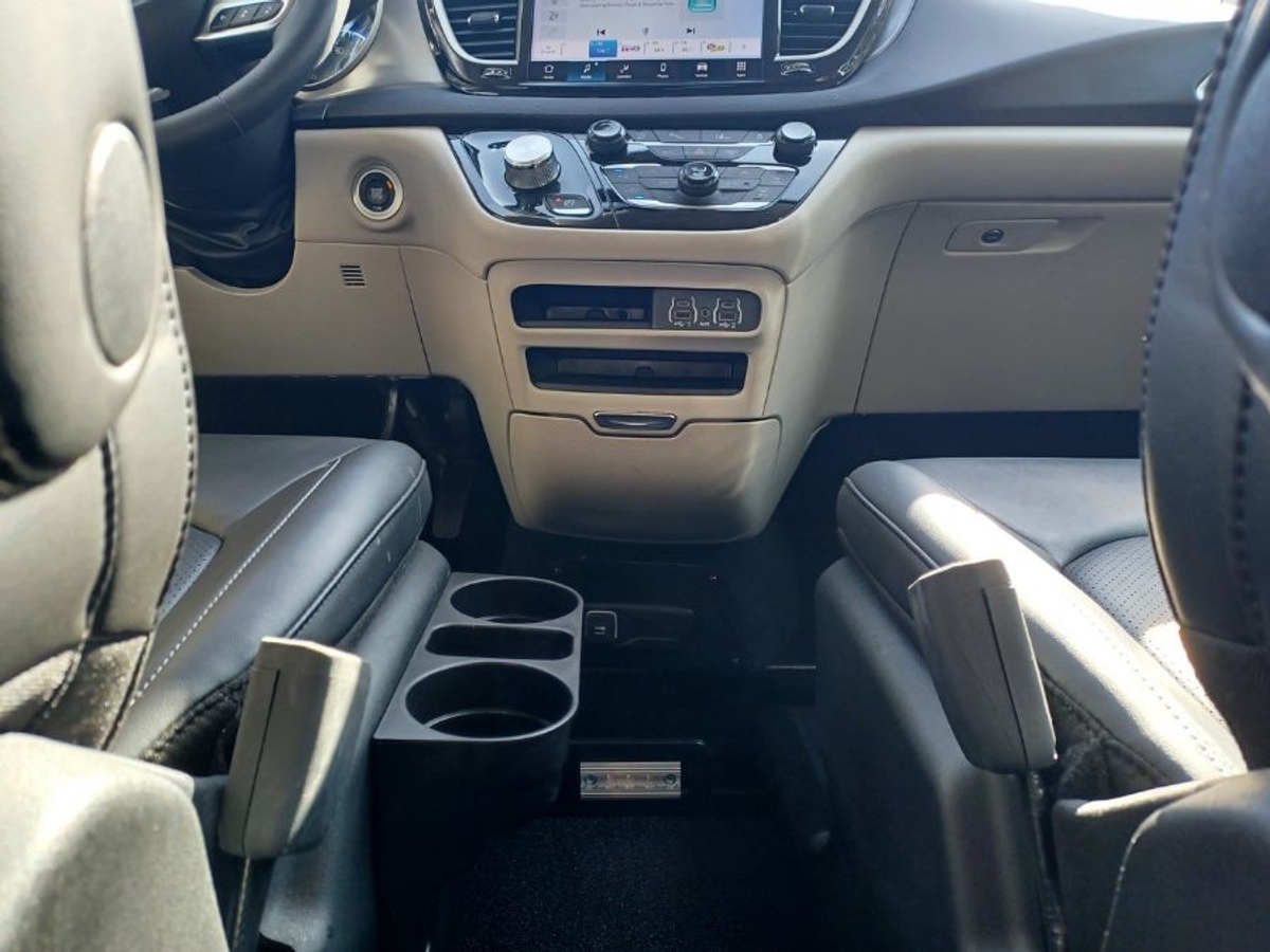 2024 CHRYSLER PACIFICA - Image 12