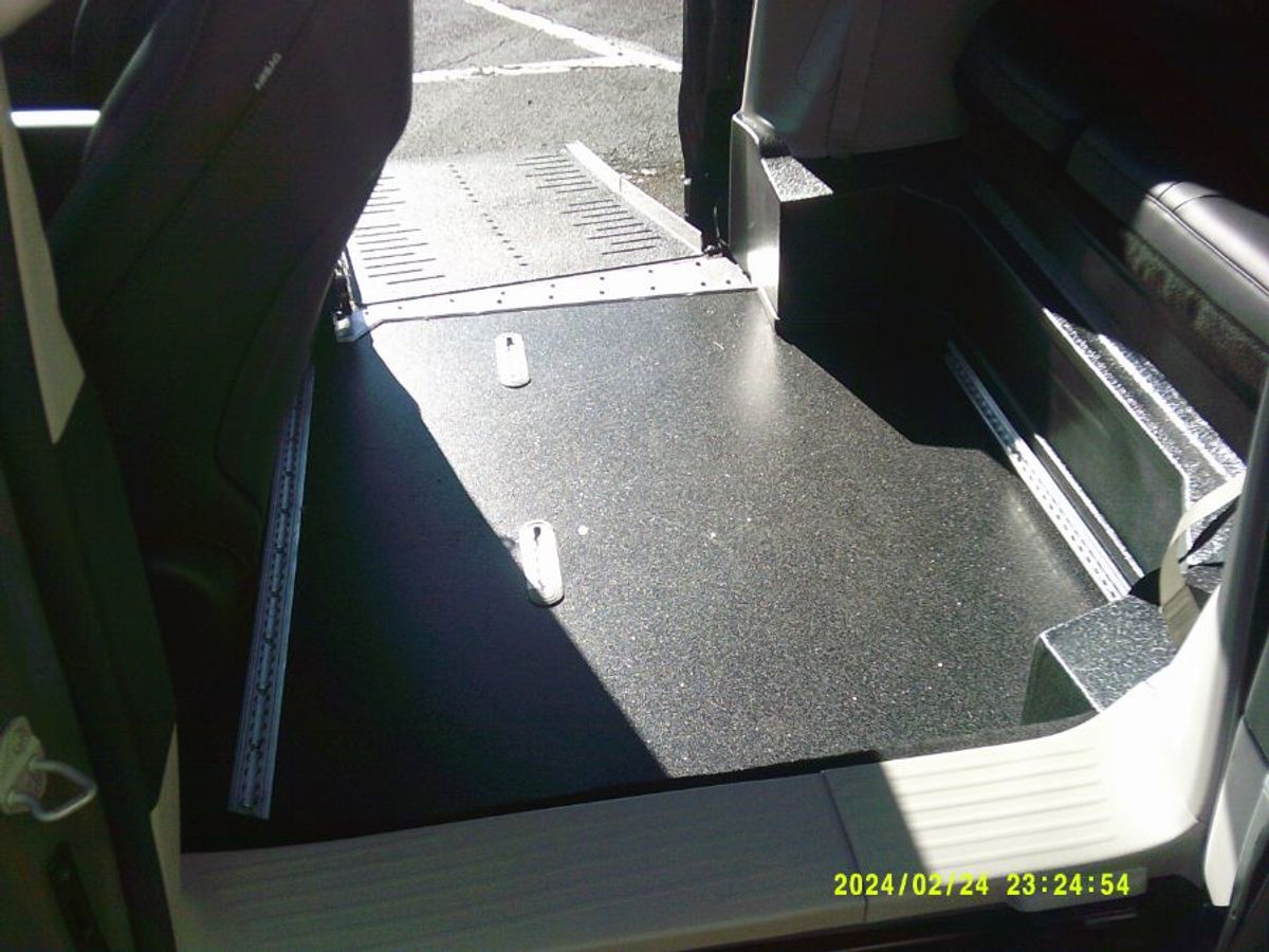 Grey Chrysler Pacifica image number 12