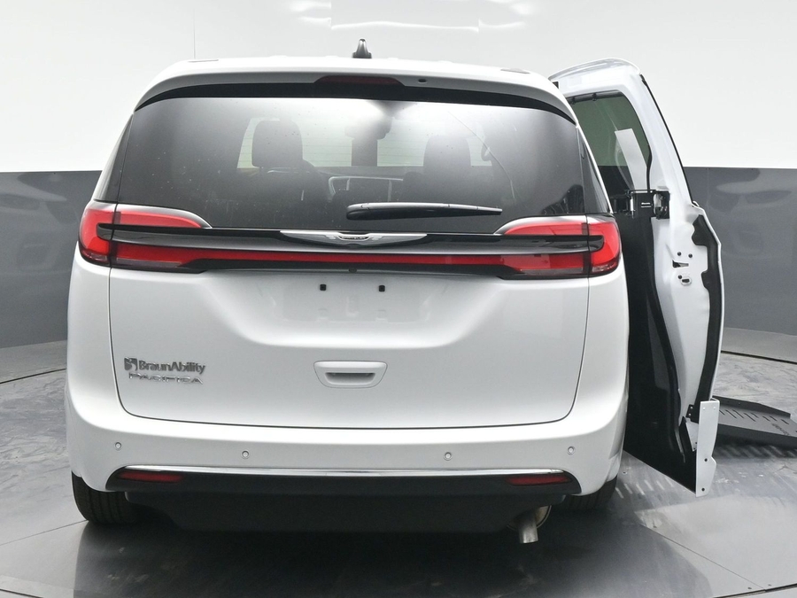 White Chrysler Pacifica image number 2