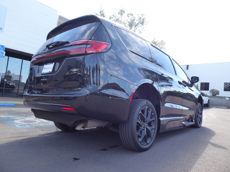 Used 2023 Chrysler Pacifica Touring L - BraunAbility Side Entry Fold Out Automatic Ramp