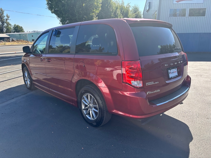Used 2014 Dodge Grand Caravan SE 30th Anniversary - BraunAbility Side Entry Fold Out Automatic Ramp