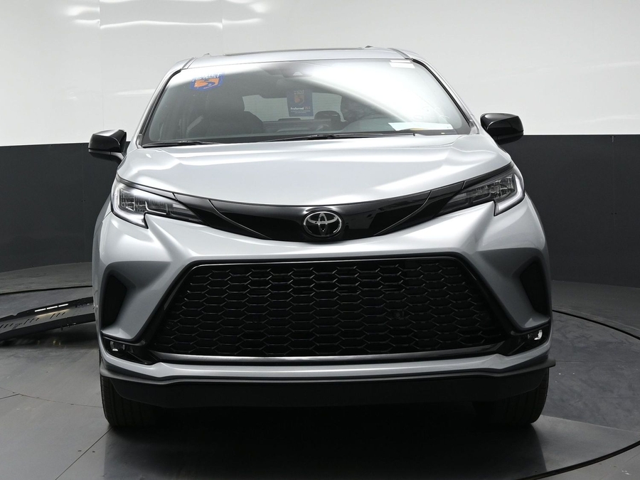 New 2026 Toyota Sienna Hybrid XSE Sport - BraunAbility Side Entry Fold Out Automatic Ramp