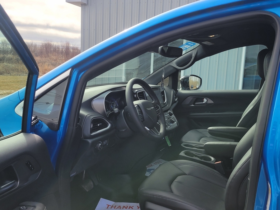 Blue Chrysler Pacifica image number 10