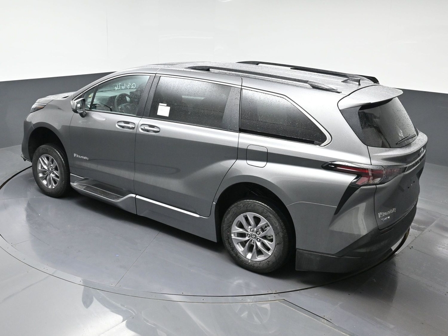 New 2026 Toyota Sienna Hybrid XLE Add - BraunAbility Side Entry In Floor Automatic Ramp