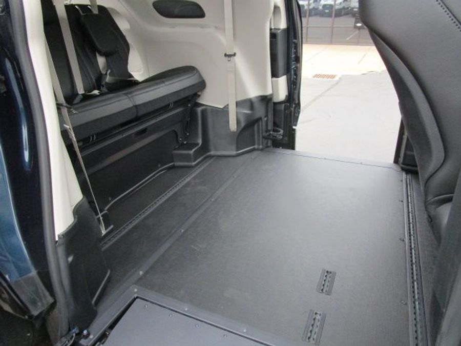New 2025 Chrysler Pacifica Select Safety - BraunAbility Side Entry Entry In Floor Automatic Ramp