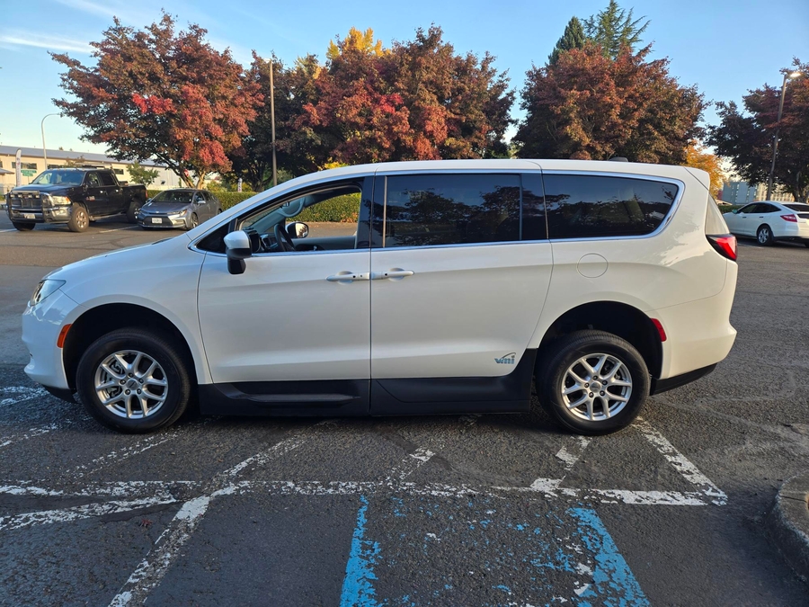 Used 2022 Chrysler Voyager LX - VMI Side Entry Fold Out Automatic Ramp