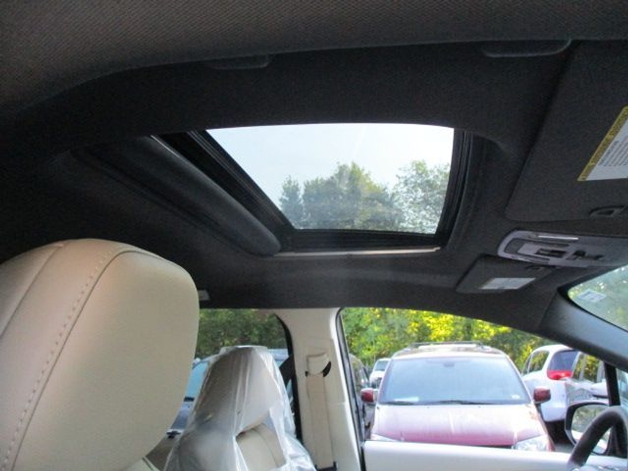 Black Toyota Sienna image number 15