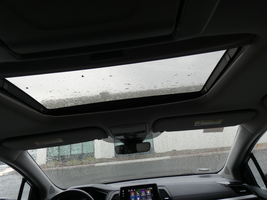 Silver Honda Odyssey image number 4