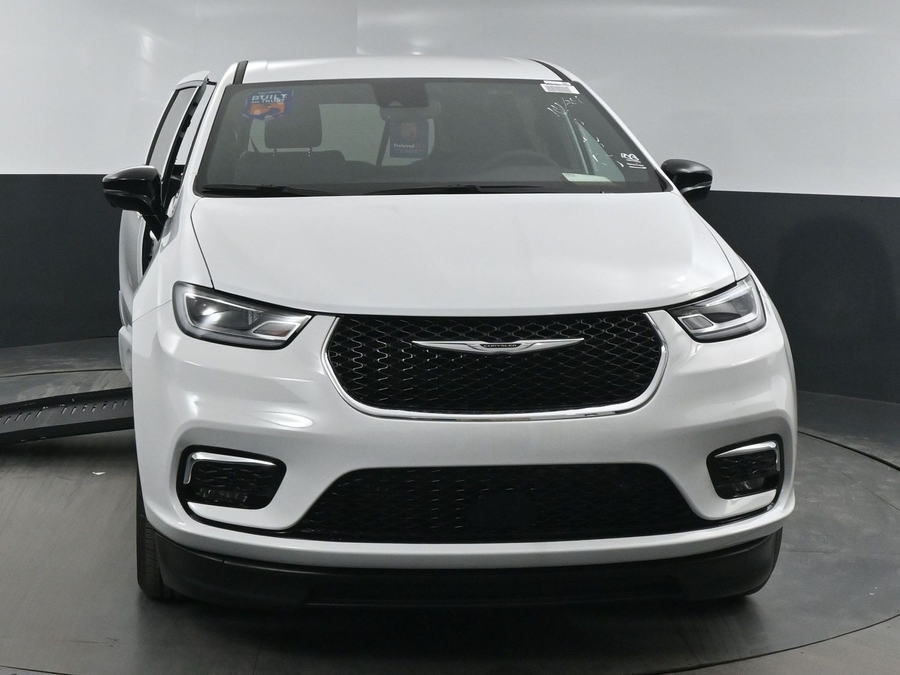 New 2025 Chrysler Pacifica Select Safety - BraunAbility Side Entry Entry Fold Out Automatic Ramp