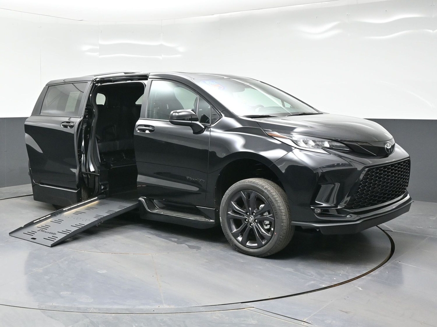New 2026 Toyota Sienna Hybrid XSE Sport - BraunAbility Side Entry Fold Out Automatic Ramp