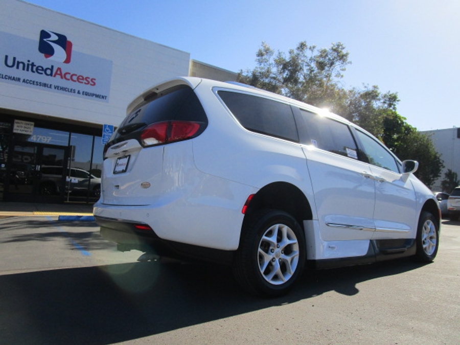 Used 2018 Chrysler Pacifica Touring L - VMI Side Entry Entry In Floor Automatic Ramp
