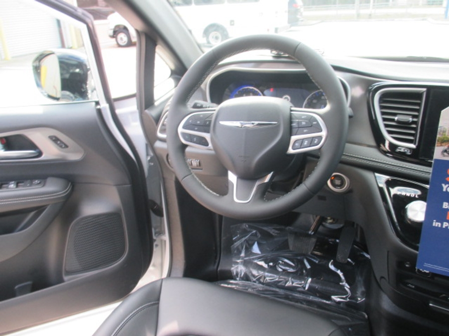 White Chrysler Pacifica image number 8