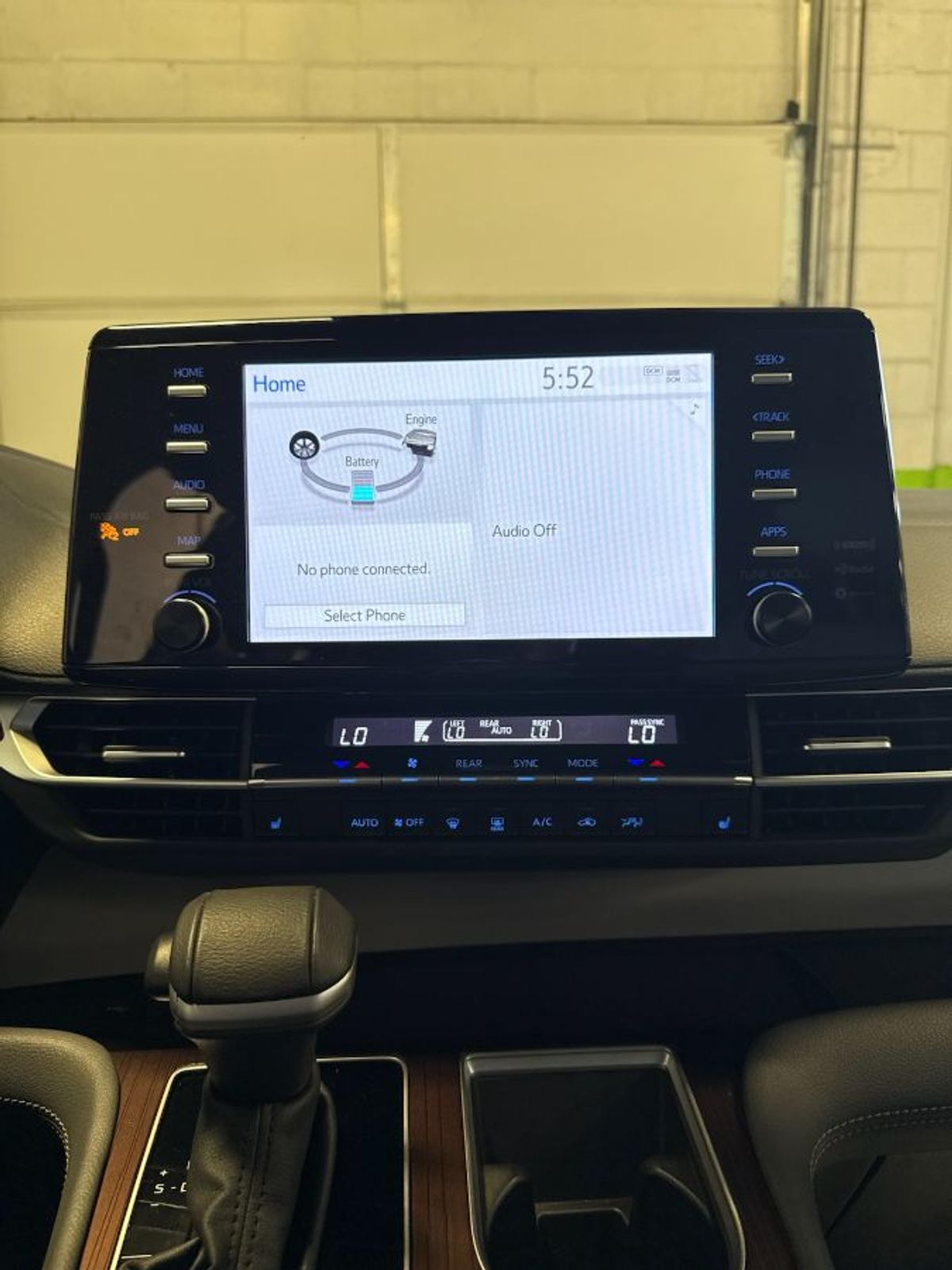 Silver Toyota Sienna image number 11