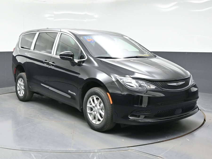 2026 Chrysler Voyager's photo