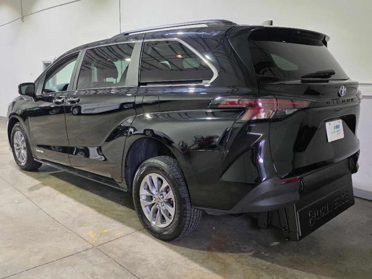 2024 TOYOTA SIENNA - Image 6