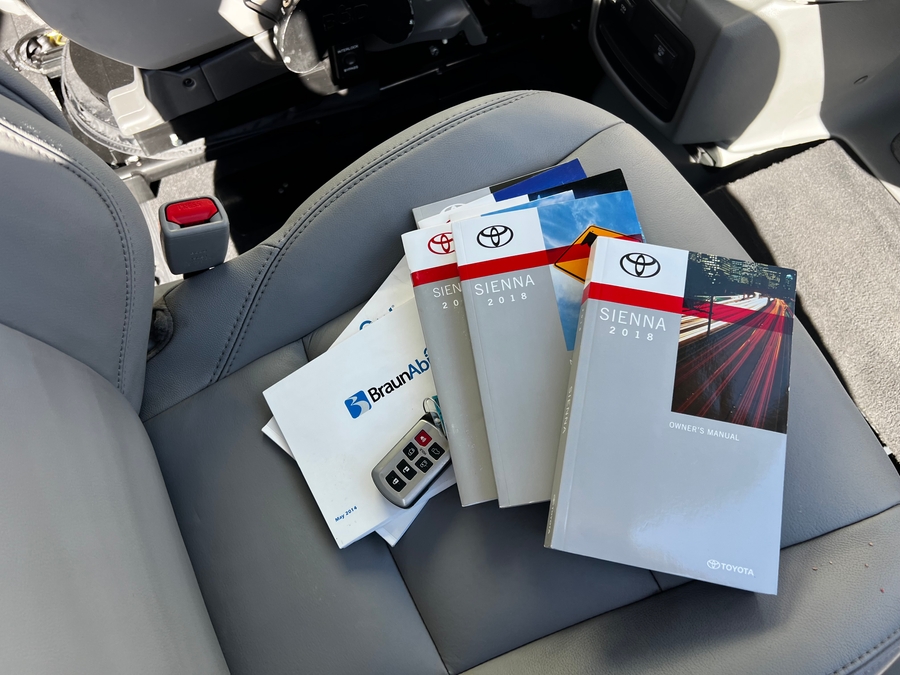 Used 2018 Toyota Sienna XLE NY - BraunAbility Side Entry Entry Fold Out Automatic Ramp