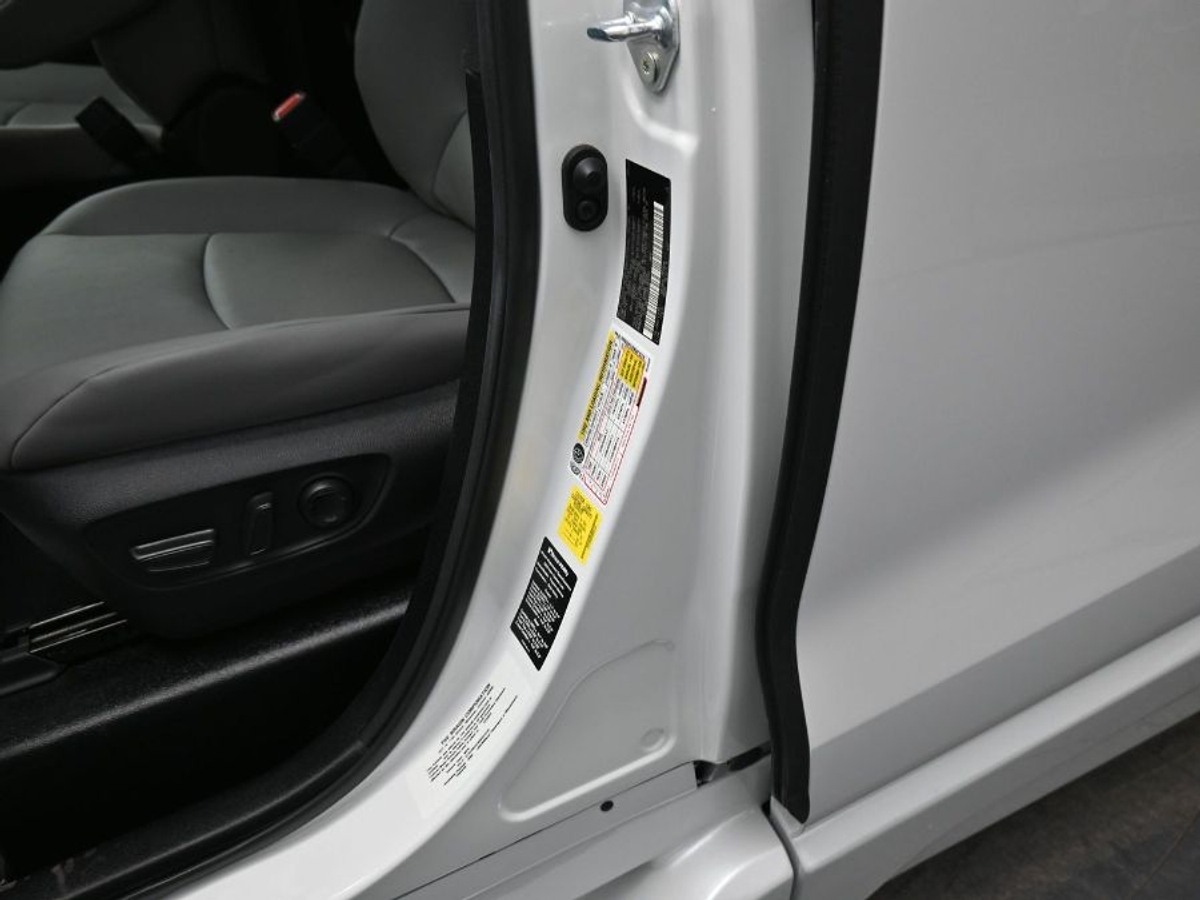 2025 TOYOTA SIENNA - Image 17