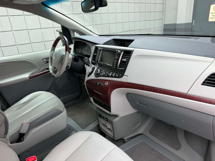 Used 2014 Toyota Sienna Limited - BraunAbility Side Entry Fold Out Automatic Ramp