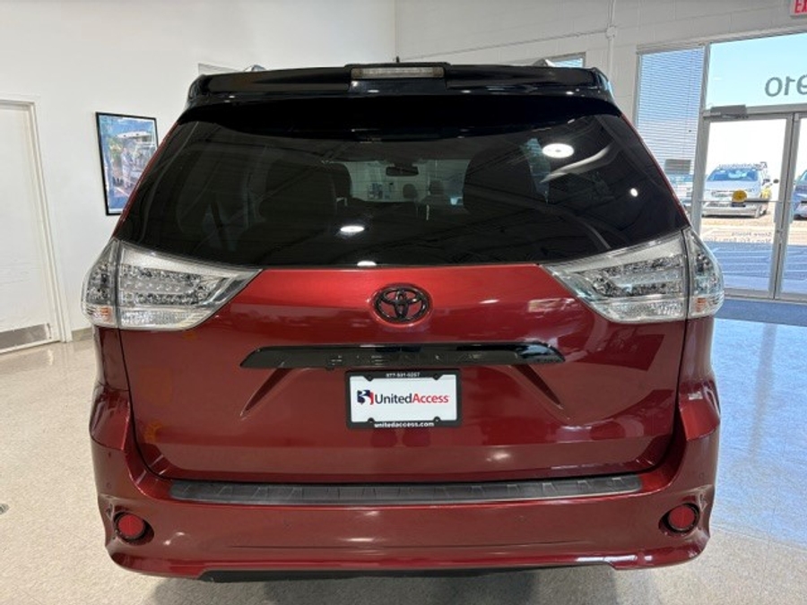 Used 2020 Toyota Sienna SE - BraunAbility Side Entry Fold Out Automatic Ramp