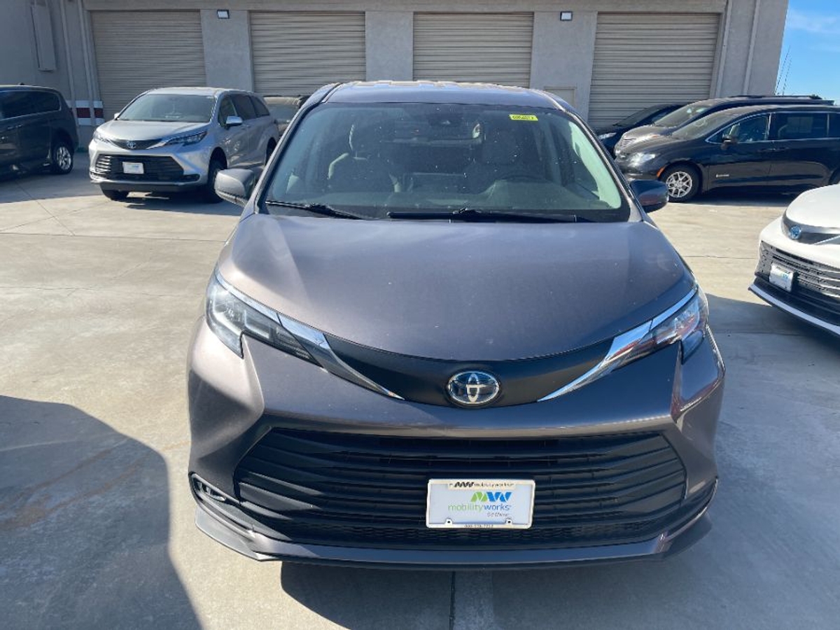 2023 TOYOTA SIENNA - Image 9