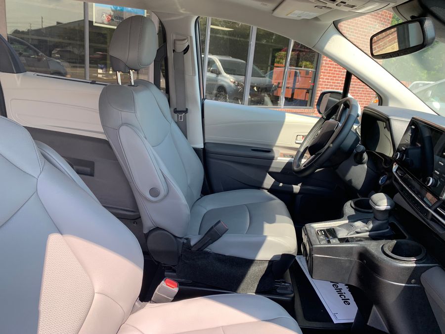 Used 2022 Toyota Sienna Hybrid XLE Base - BraunAbility Side Entry Entry In Floor Automatic Ramp