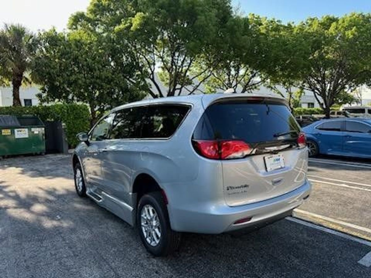 2023 CHRYSLER VOYAGER - Image 13