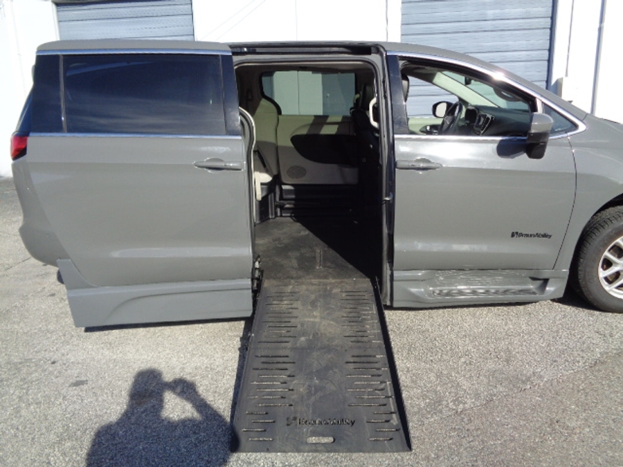 Used 2023 Chrysler Pacifica Touring L - BraunAbility Side Entry Entry Fold Out Automatic Ramp