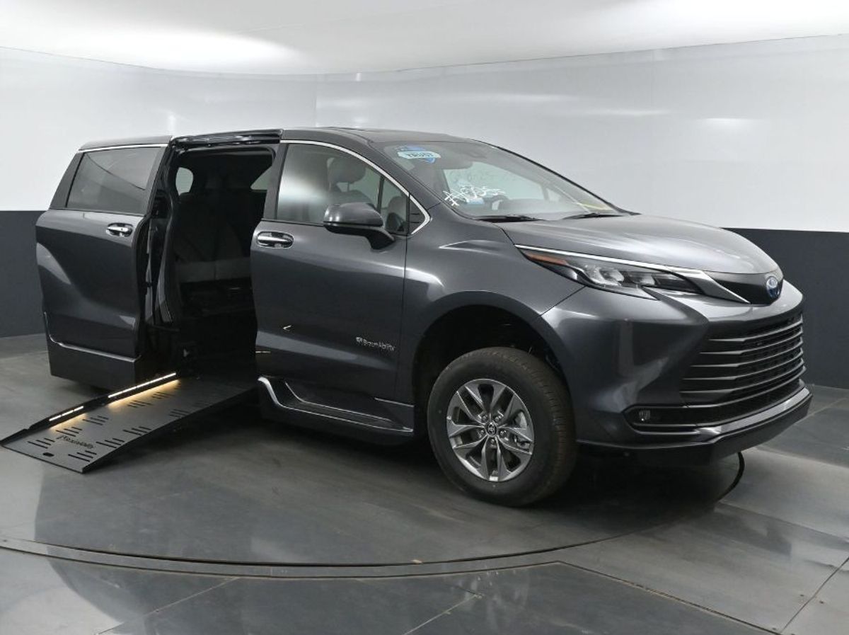 2025 TOYOTA SIENNA - Image 2