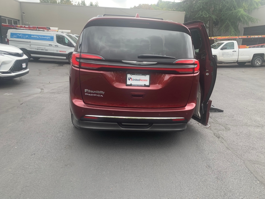 Used 2022 Chrysler Pacifica Touring L - BraunAbility Side Entry Fold Out Automatic Ramp