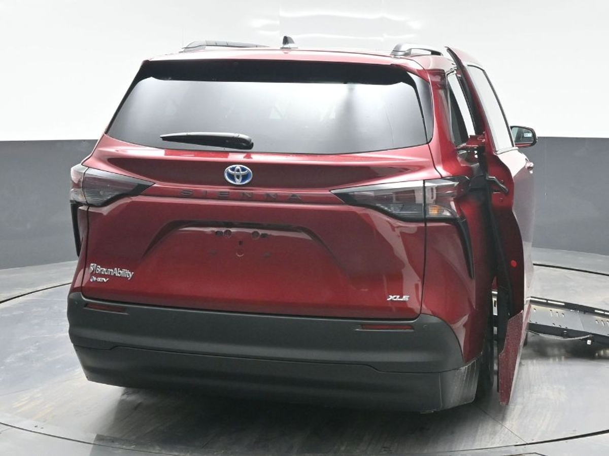 2025 TOYOTA SIENNA - Image 6