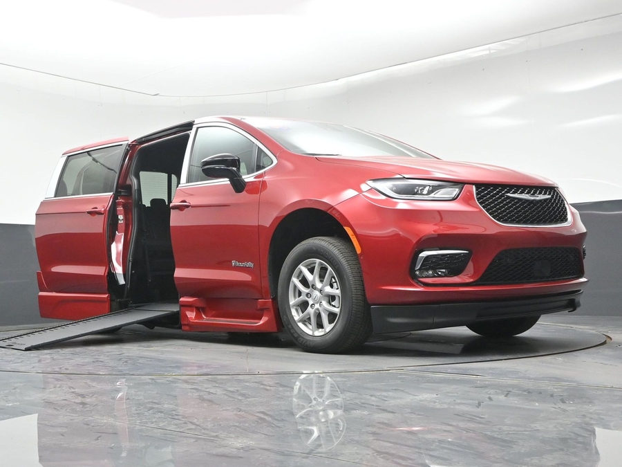 New 2026 Chrysler Pacifica Select Safety - BraunAbility Side Entry In Floor Automatic Ramp