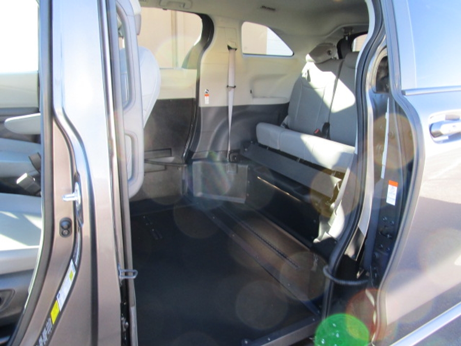 Used 2024 Toyota Sienna Hybrid XLE Base - BraunAbility Side Entry Entry In Floor Automatic Ramp