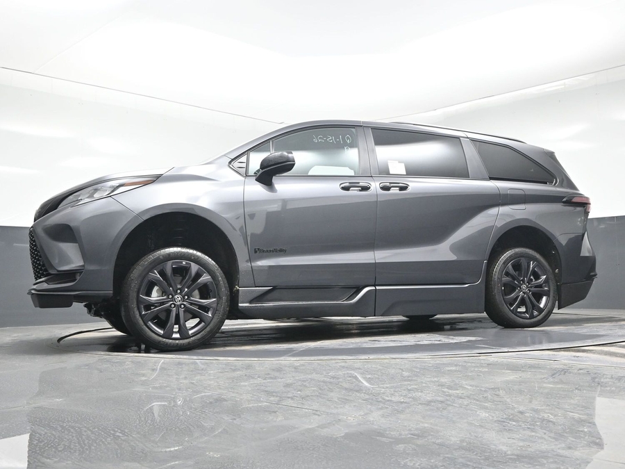 New 2025 Toyota Sienna Hybrid XSE Sport - BraunAbility Side Entry Entry Fold Out Automatic Ramp