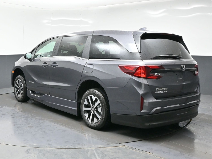 Grey Honda Odyssey image number 4