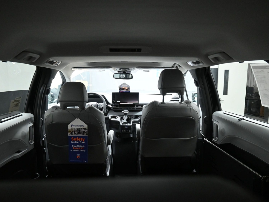 Black Toyota Sienna image number 14