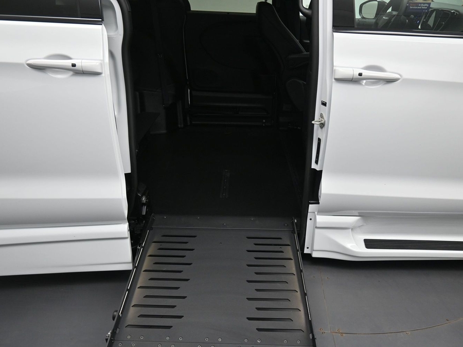 New 2026 Chrysler Pacifica Select Sport - BraunAbility Side Entry Fold Out Automatic Ramp