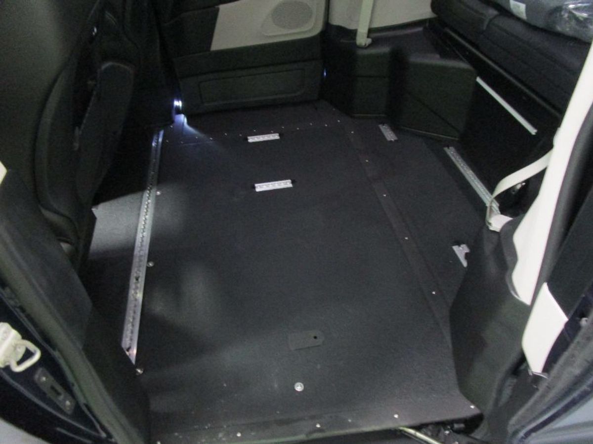 Blue Chrysler Pacifica image number 1