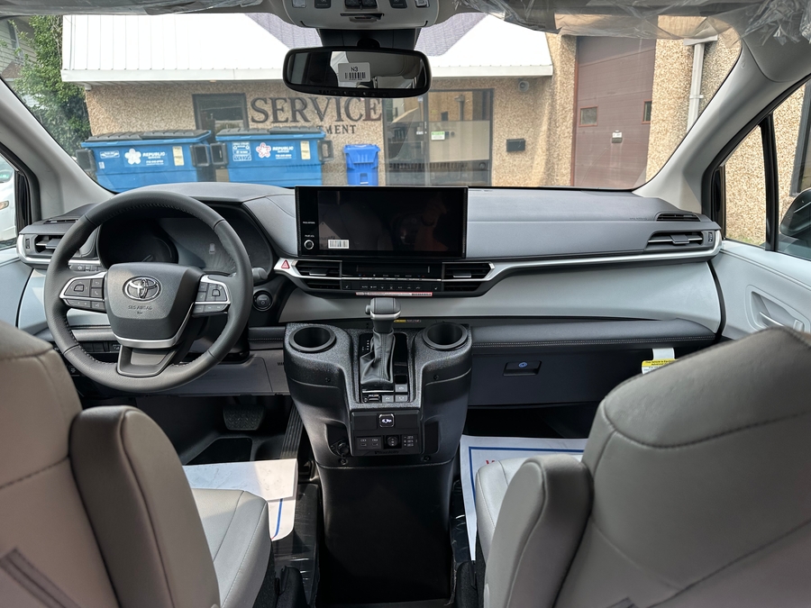 Black Toyota Sienna image number 4