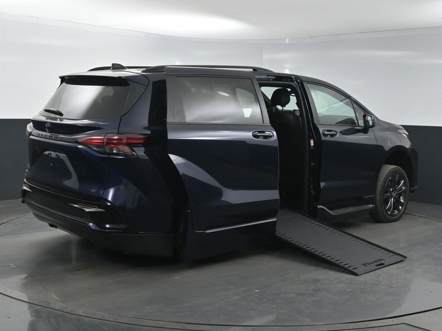 New 2025 Toyota Sienna Hybrid XSE Sport - BraunAbility Side Entry Entry In Floor Automatic Ramp